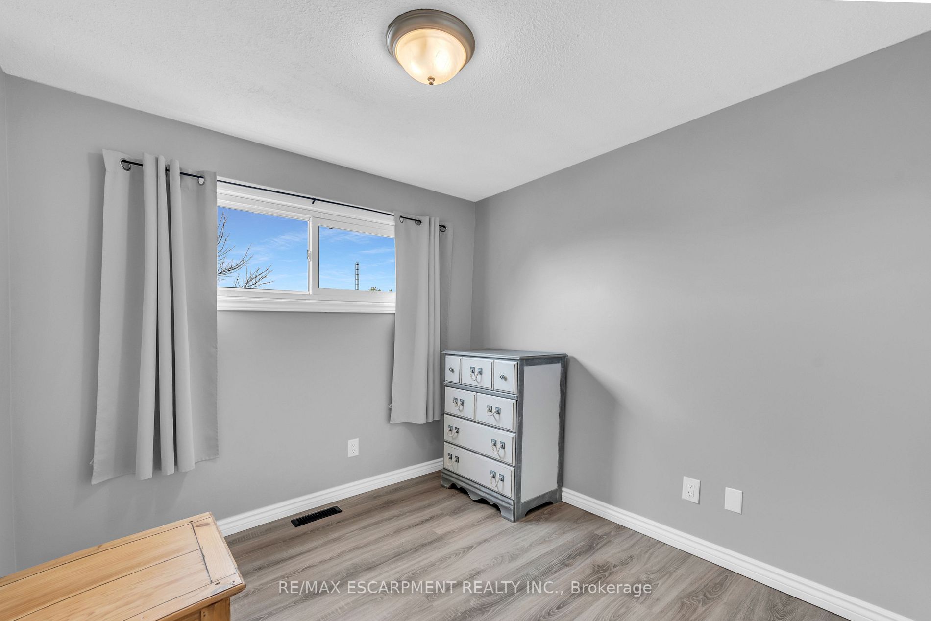 283 Macintosh Dr