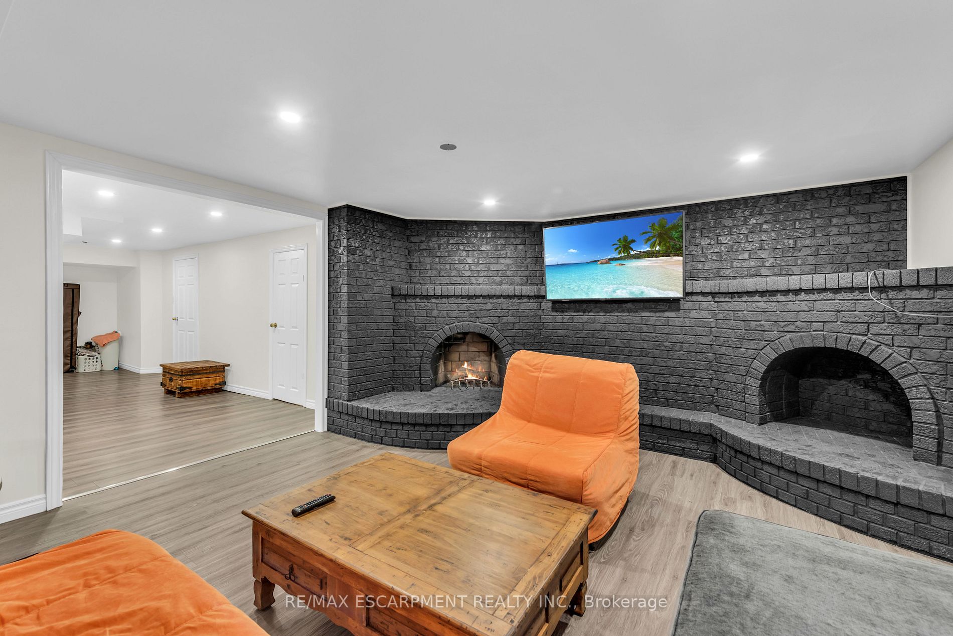 283 Macintosh Dr