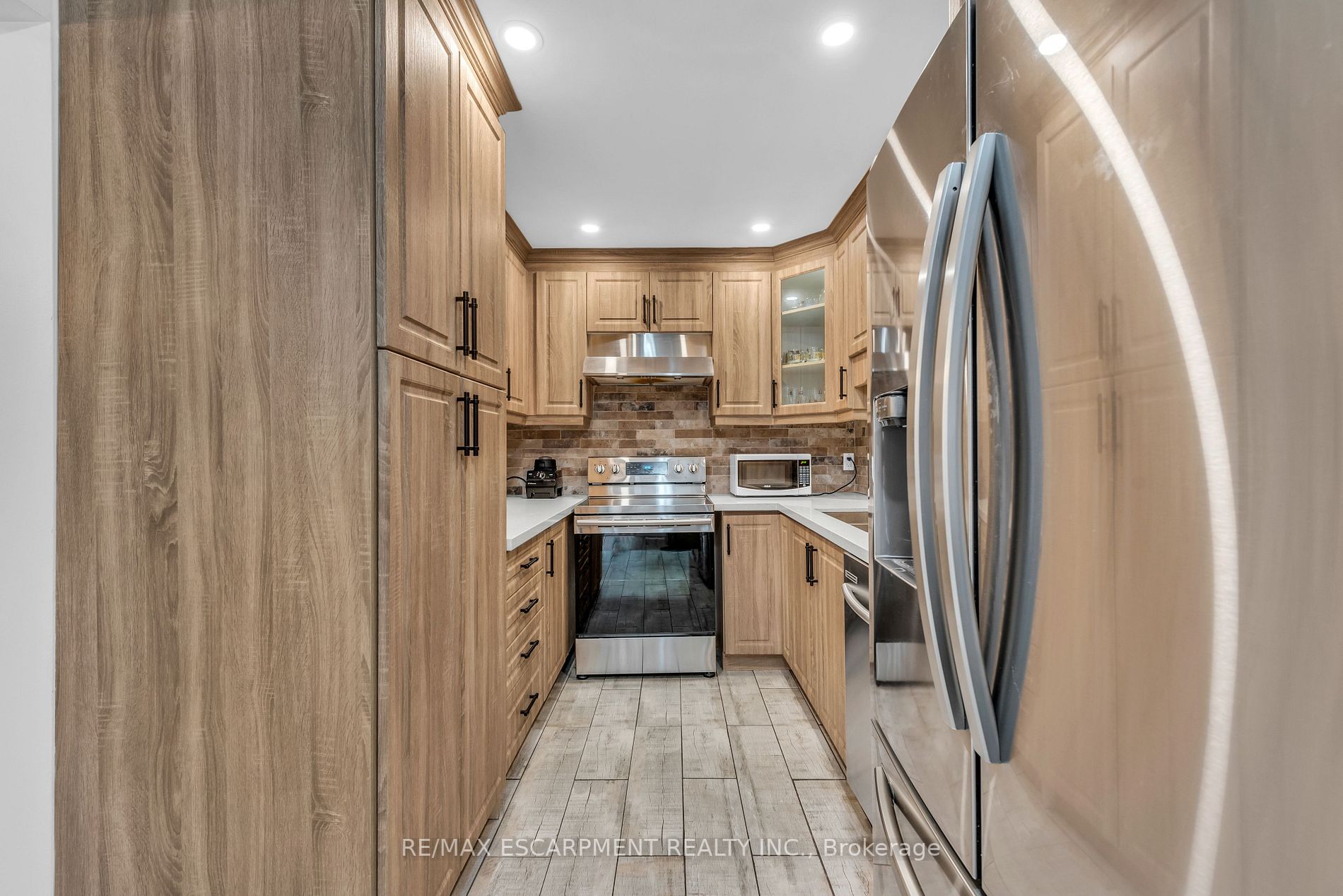 283 Macintosh Dr