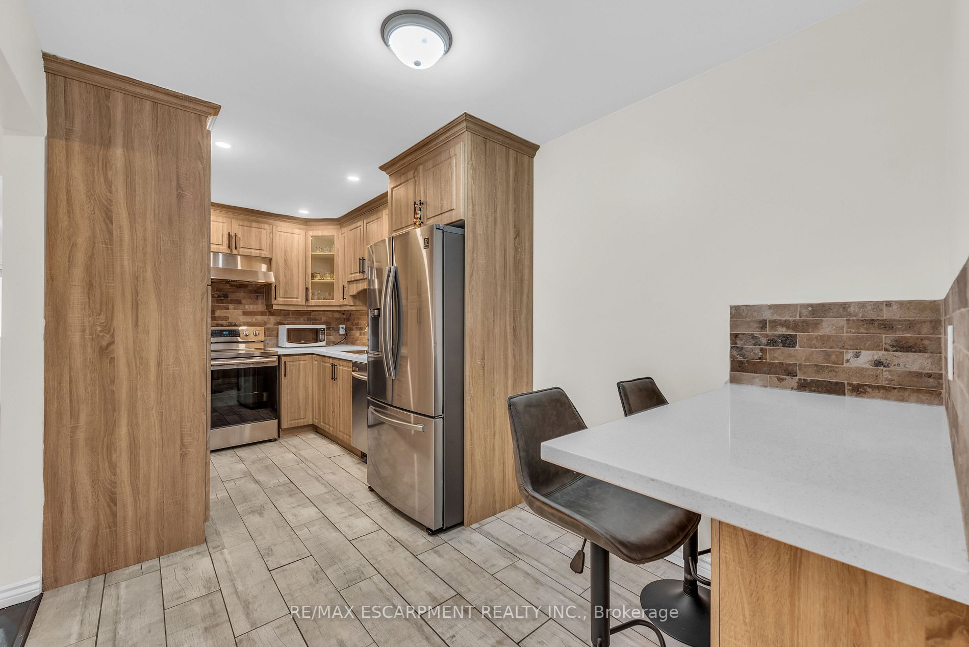 283 Macintosh Dr