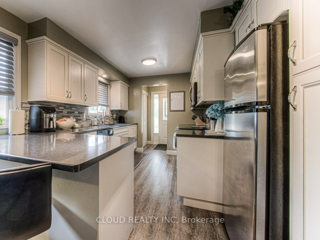 93 Roberts Crescent