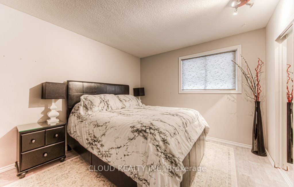 93 Roberts Crescent