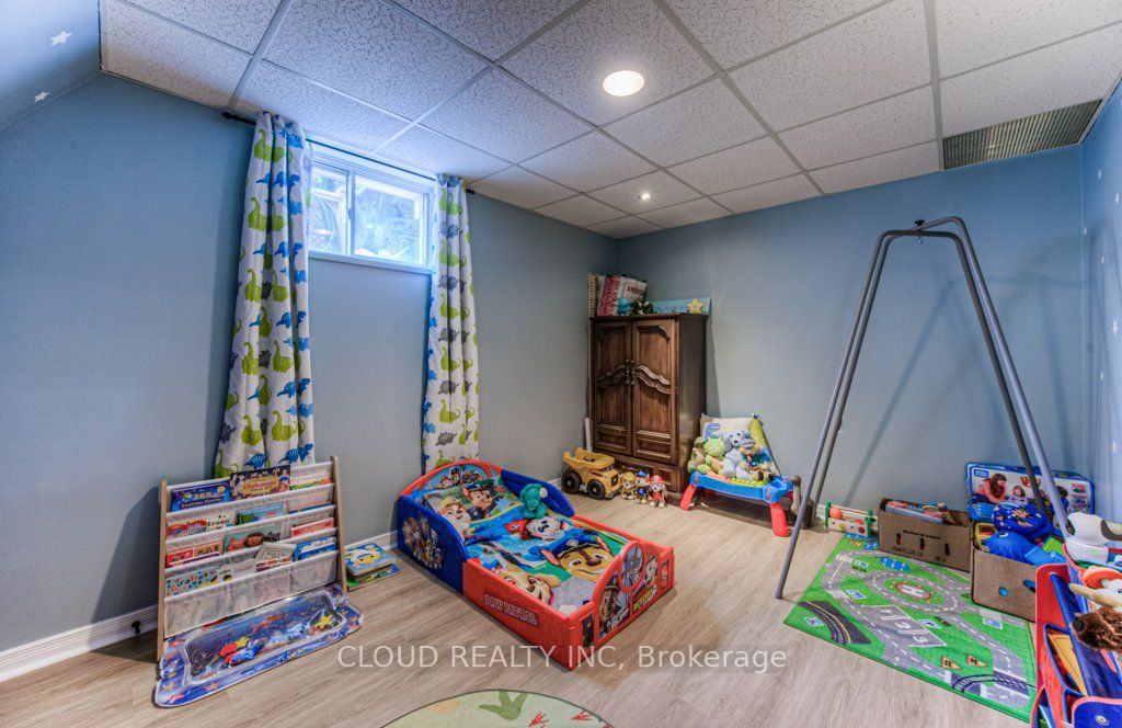 93 Roberts Crescent