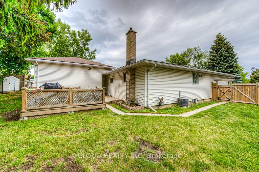 93 Roberts Crescent
