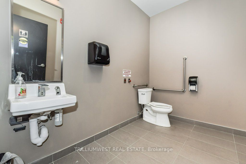 690 King St W, #601