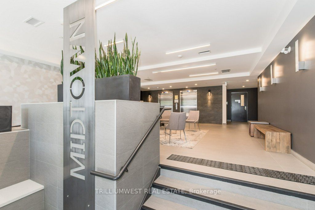 690 King St W, #601