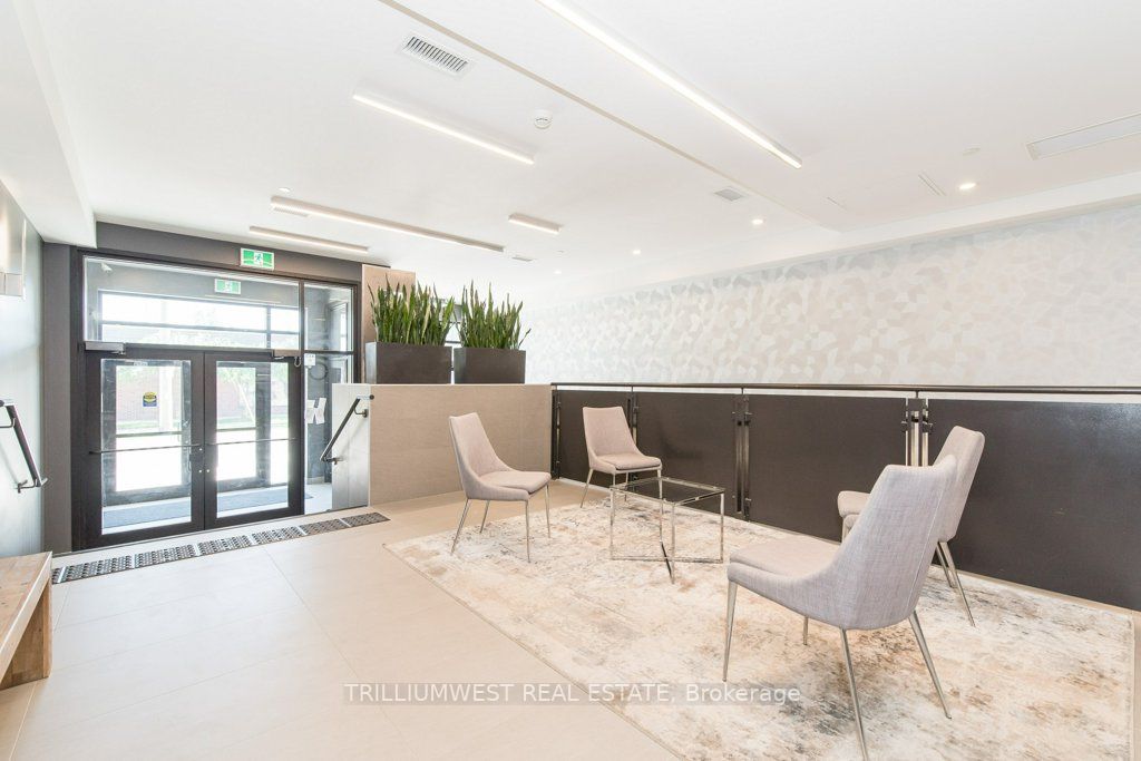 690 King St W, #601