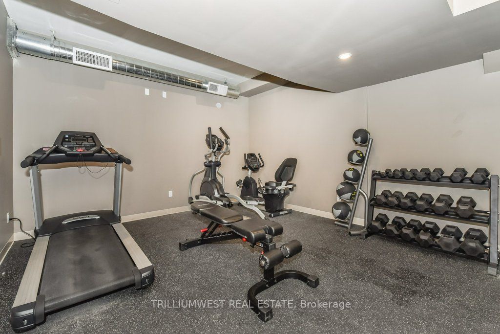 690 King St W, #601