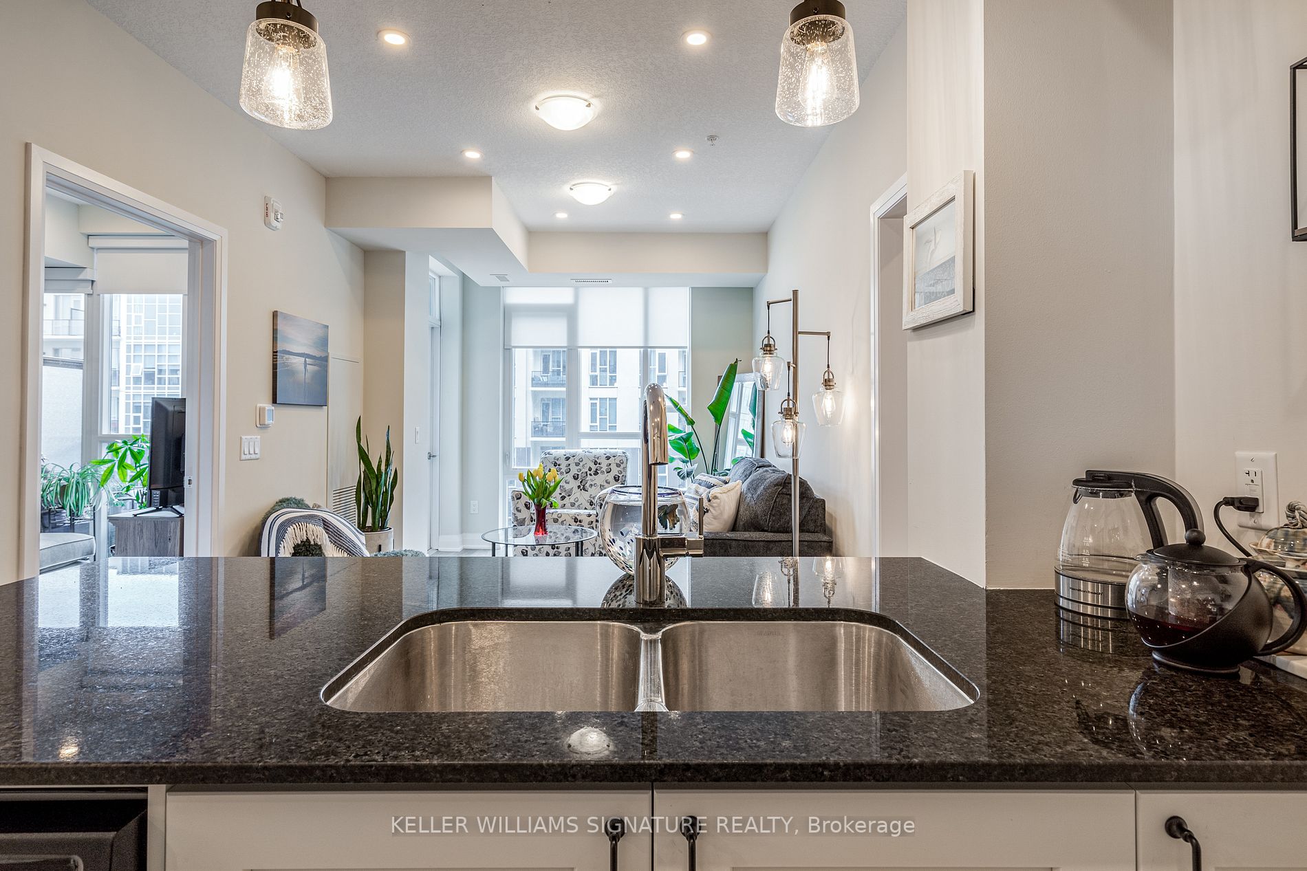 16 Concord Pl, #452