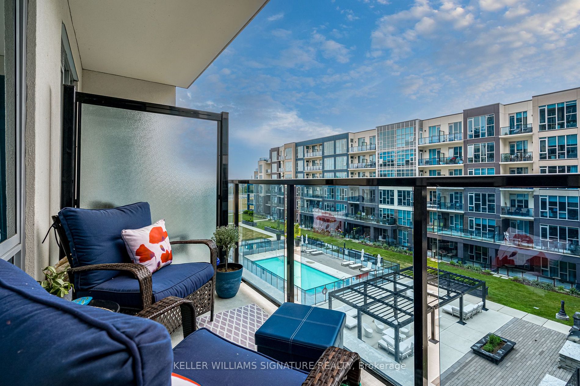 16 Concord Pl, #452
