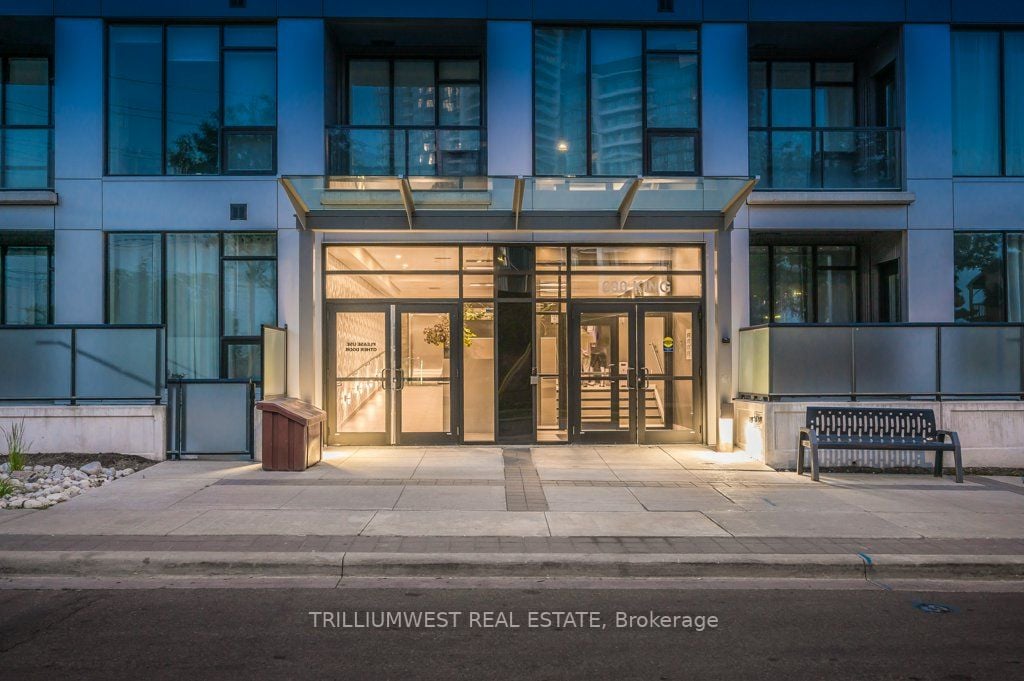 690 King St W, #601