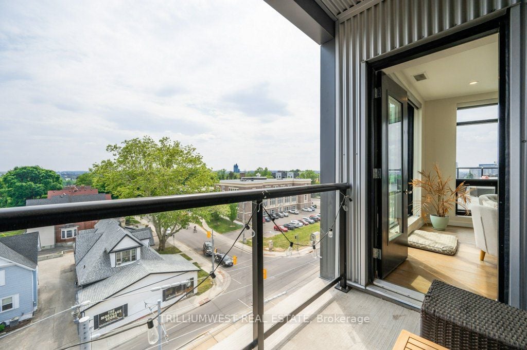 690 King St W, #601
