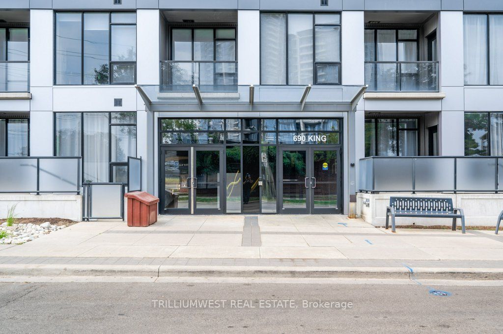 690 King St W, #601