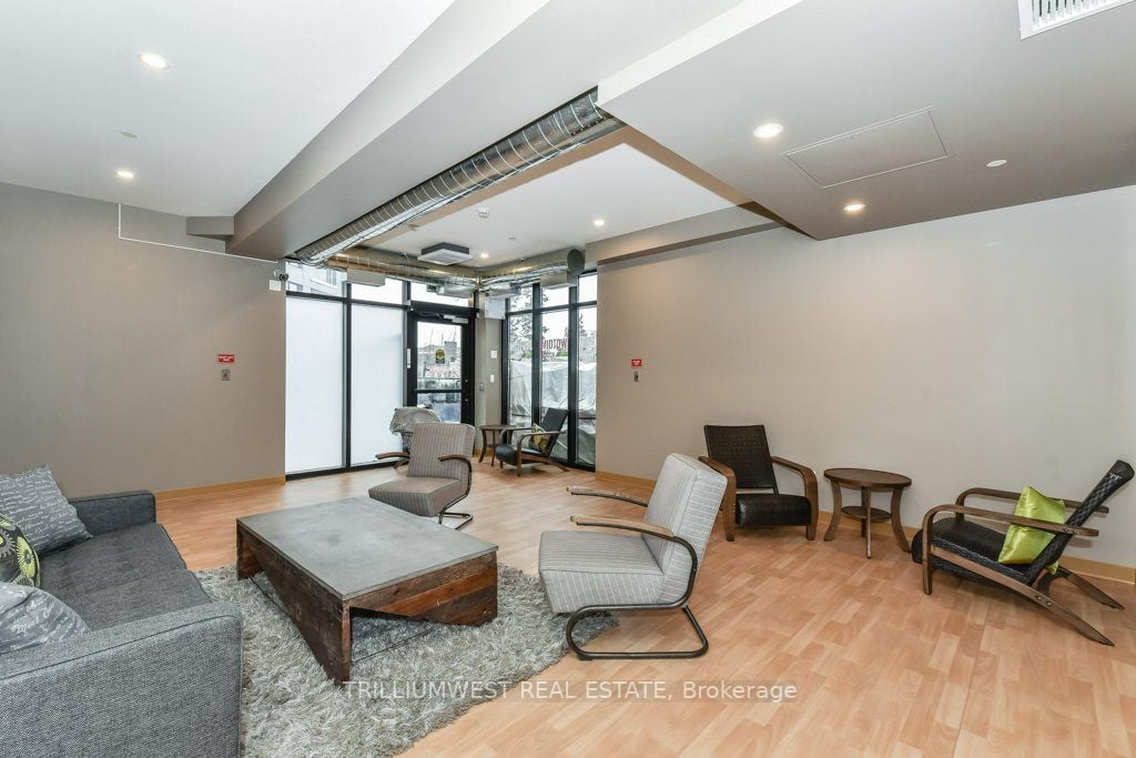 690 King St W, #601