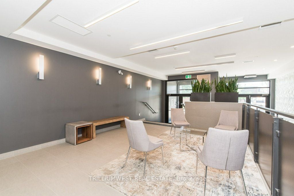 690 King St W, #601