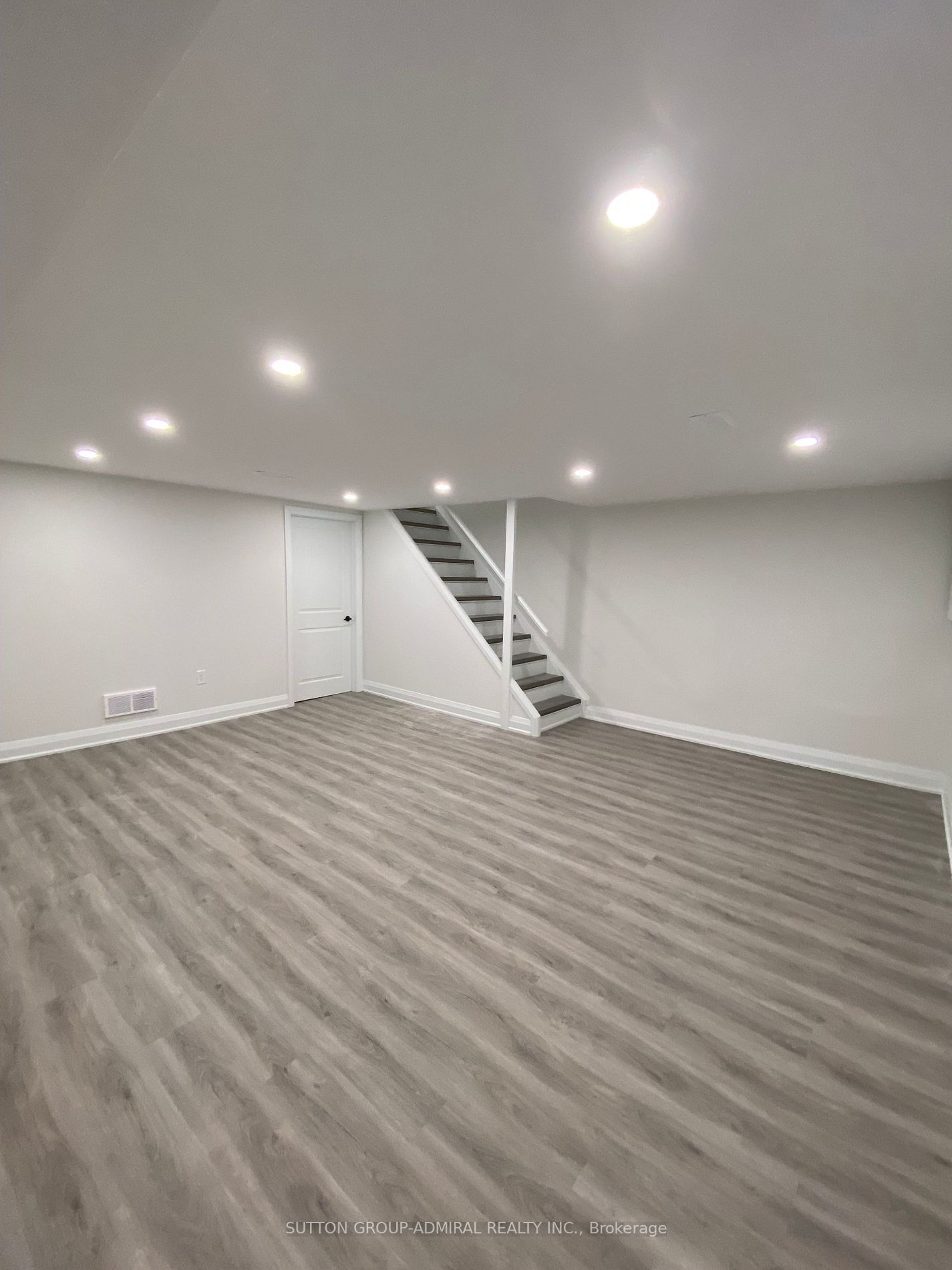 128 Jansen Avenue