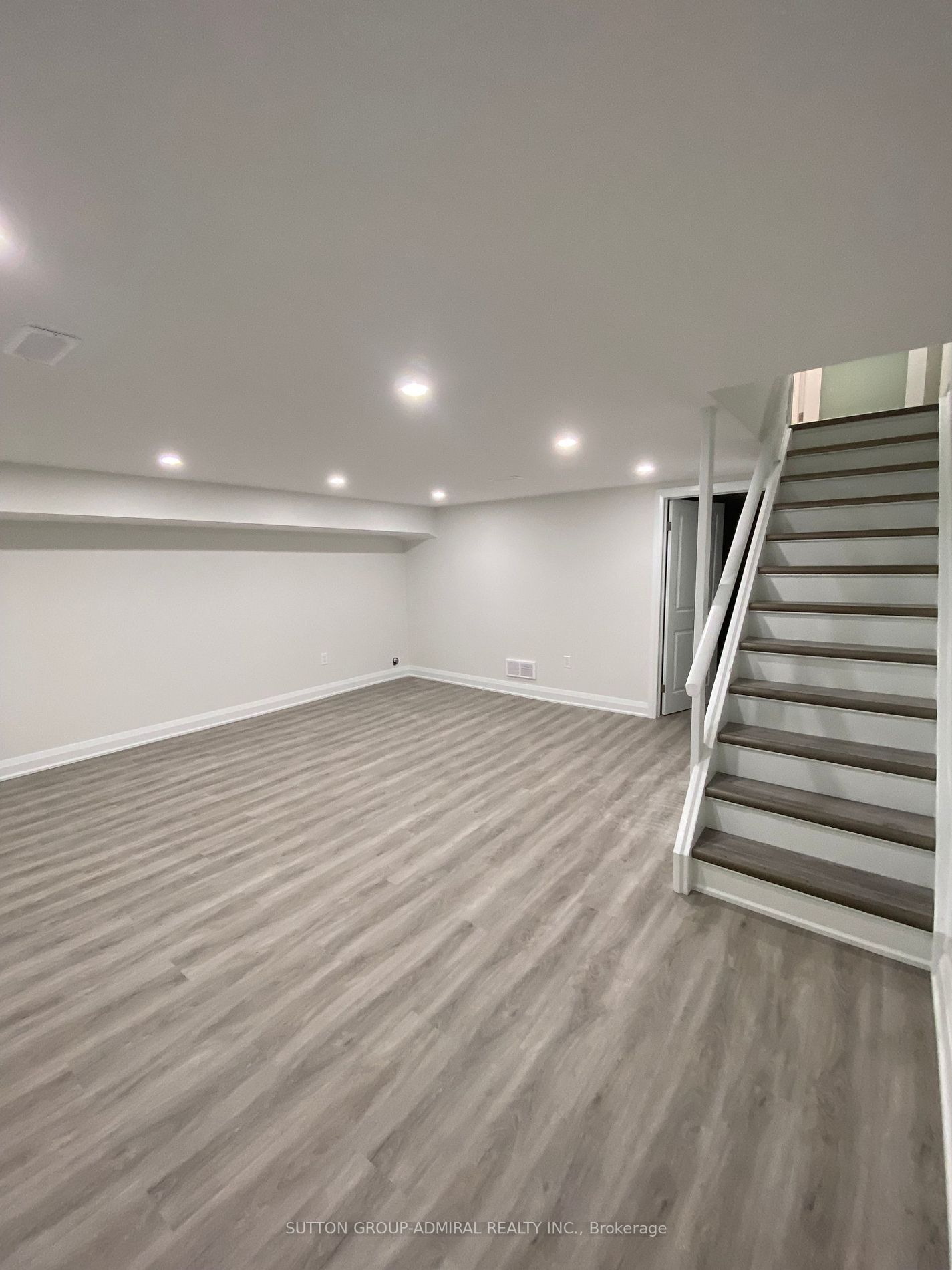 128 Jansen Avenue