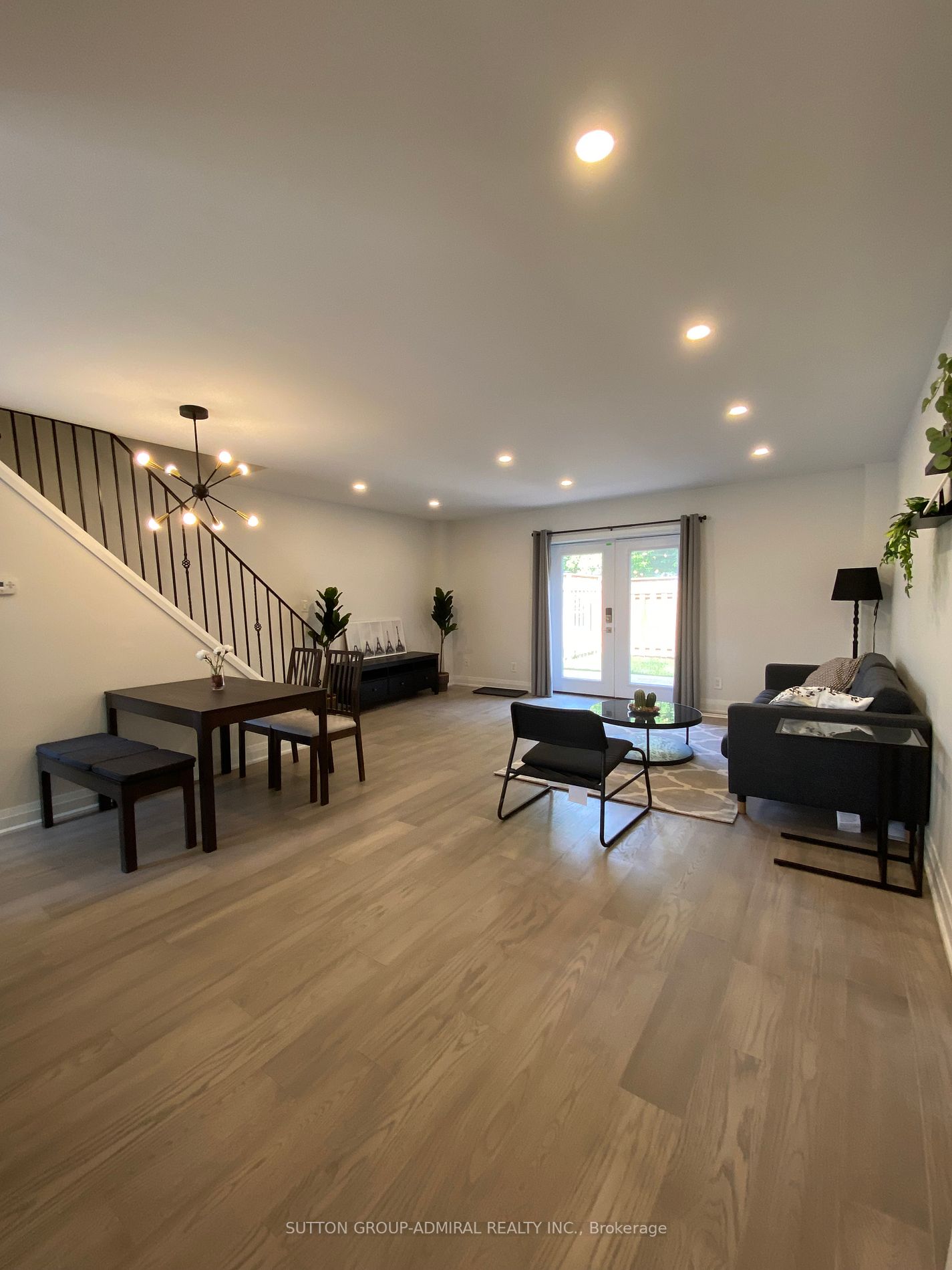 128 Jansen Avenue