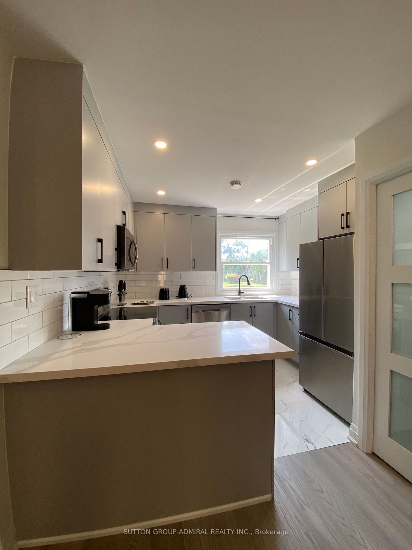 128 Jansen Avenue