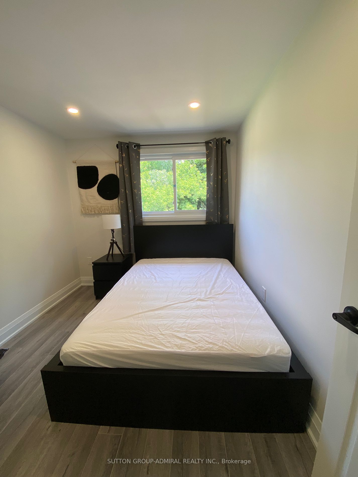 128 Jansen Avenue