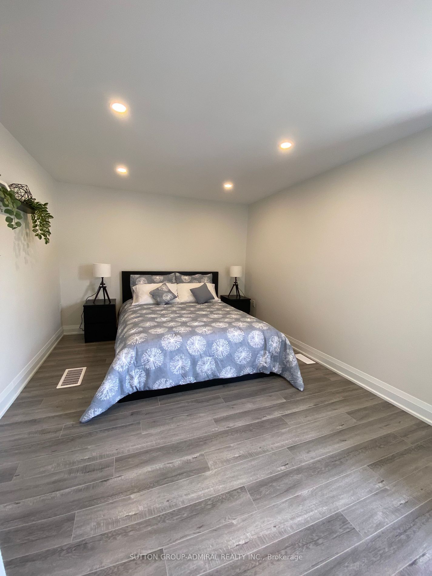 128 Jansen Avenue