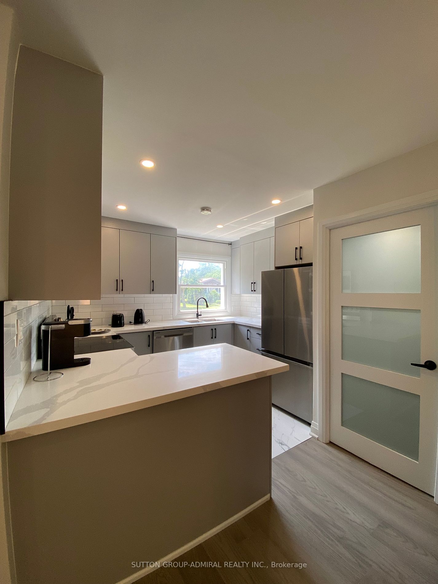 128 Jansen Avenue