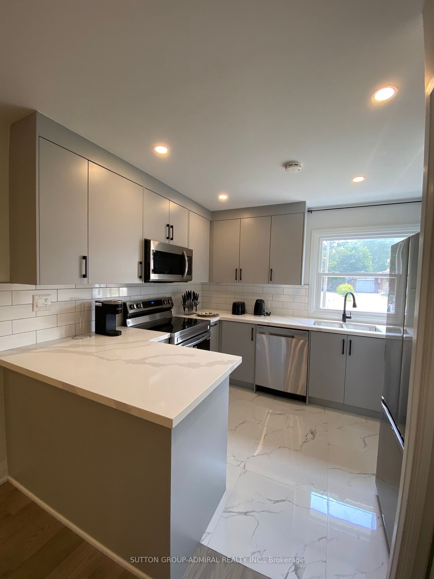 128 Jansen Avenue
