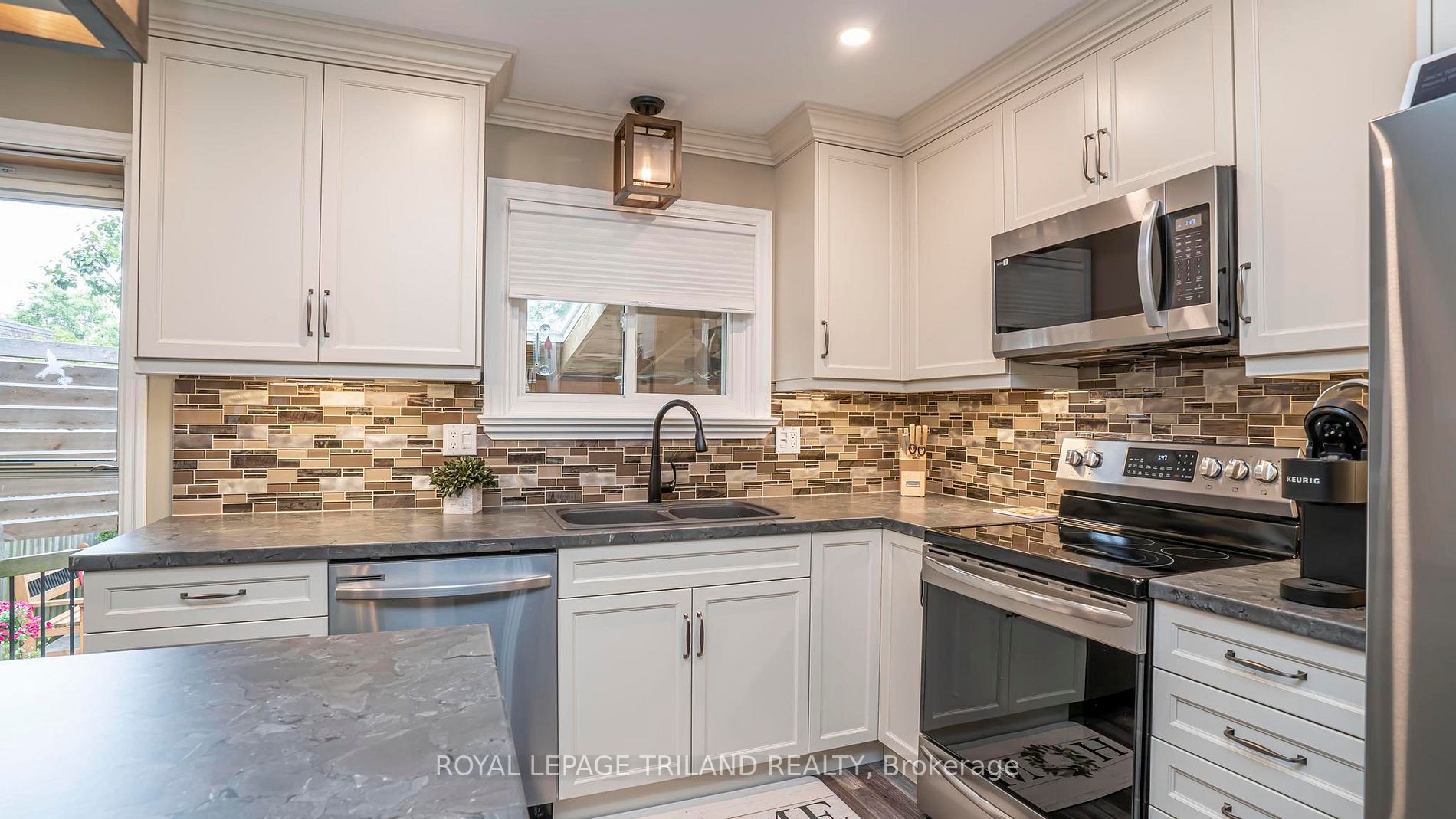 971 Eagle Crescent