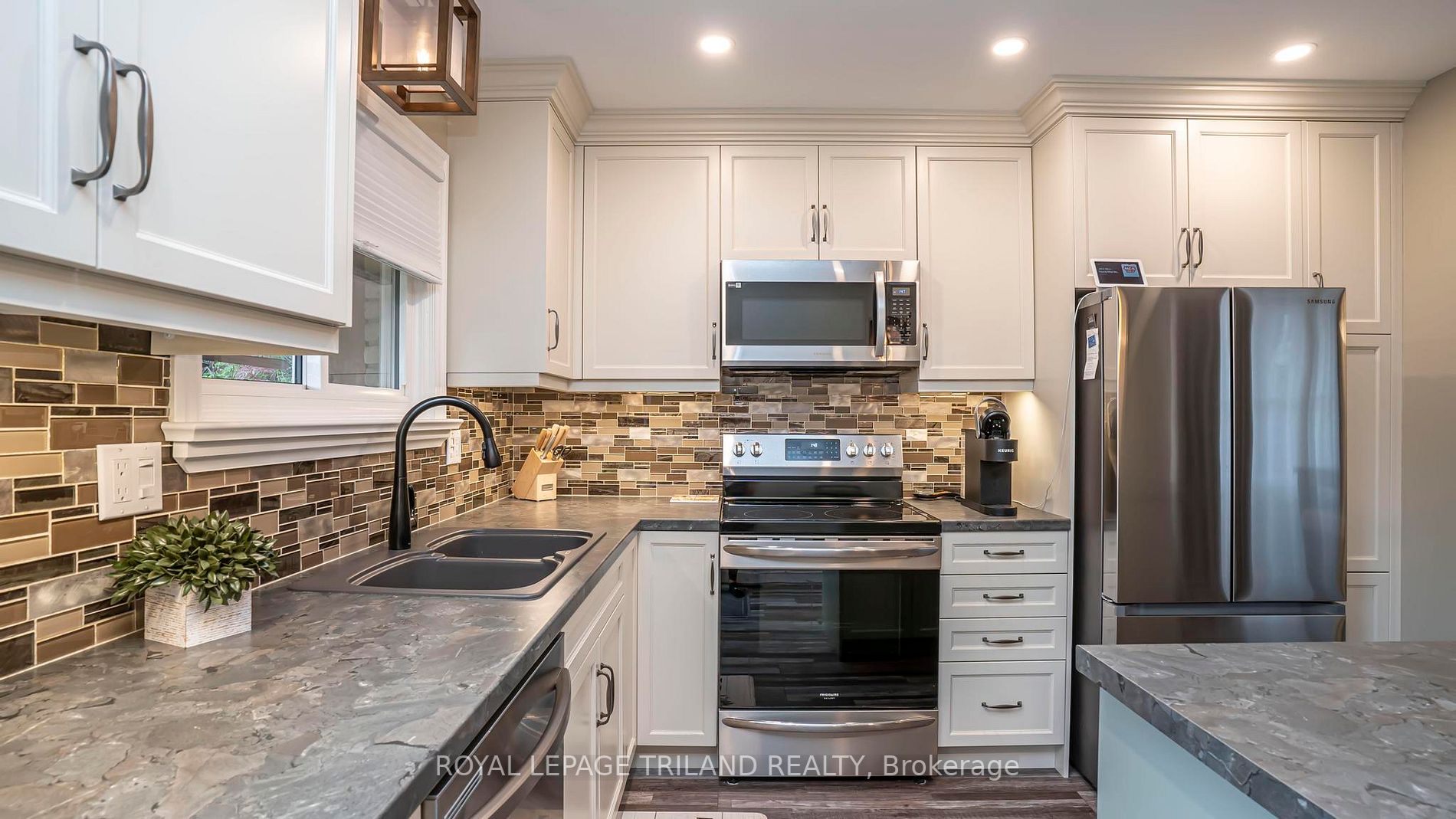 971 Eagle Crescent
