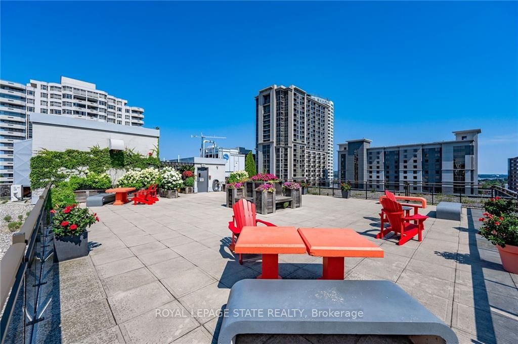 66 Bay Street S, #401