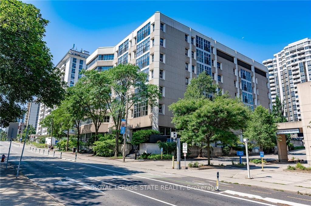 66 Bay Street S, #401