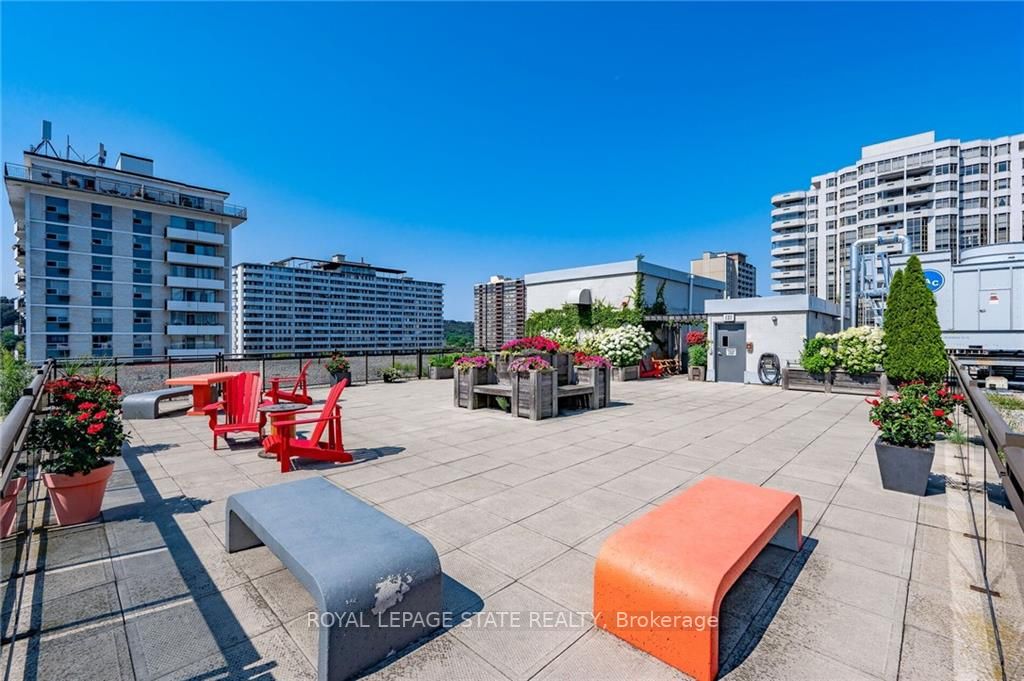 66 Bay Street S, #401