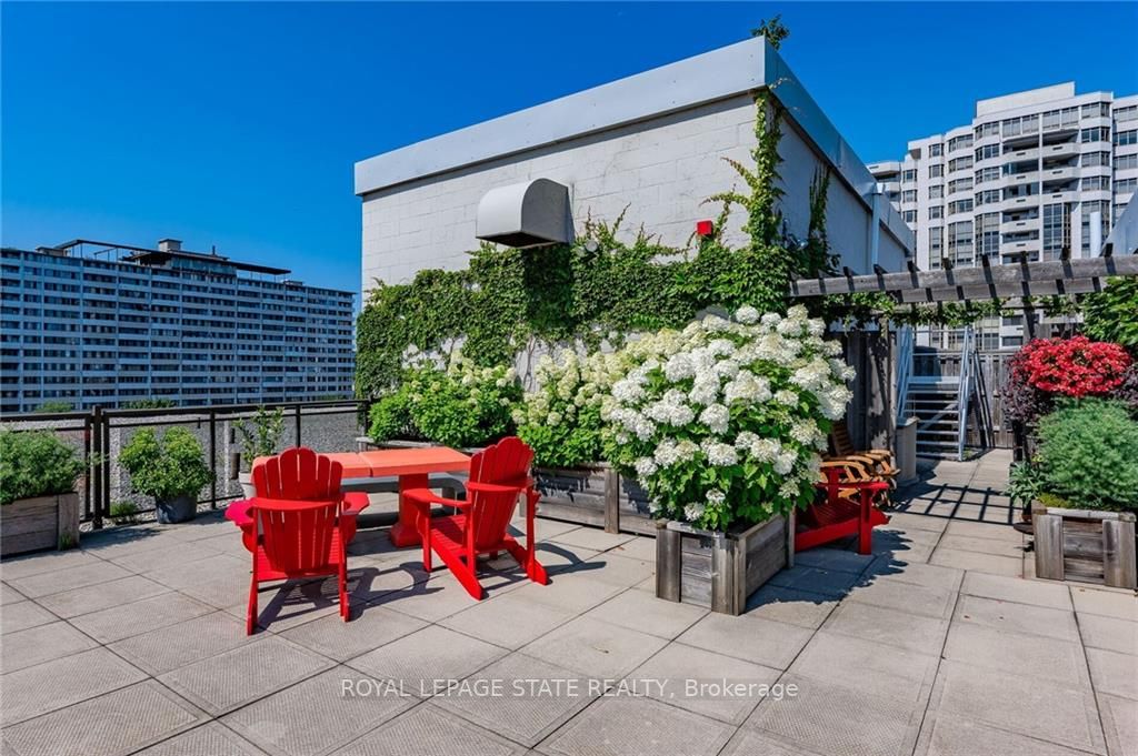 66 Bay Street S, #401