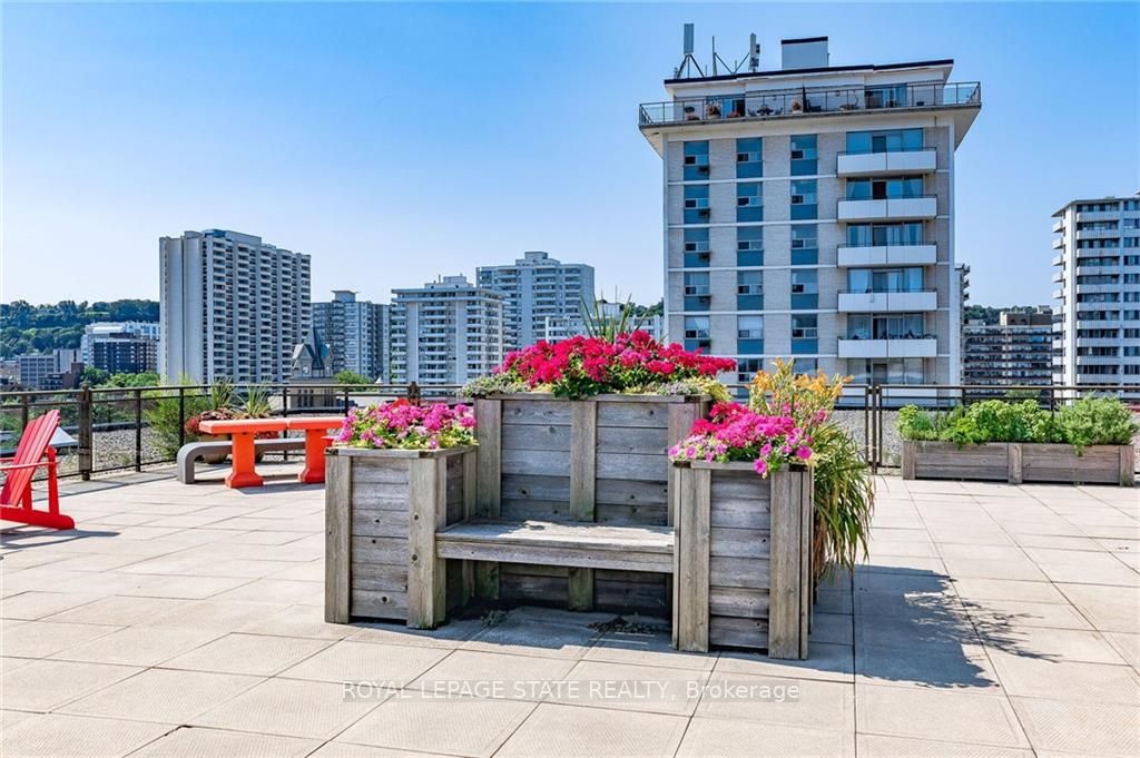 66 Bay Street S, #401