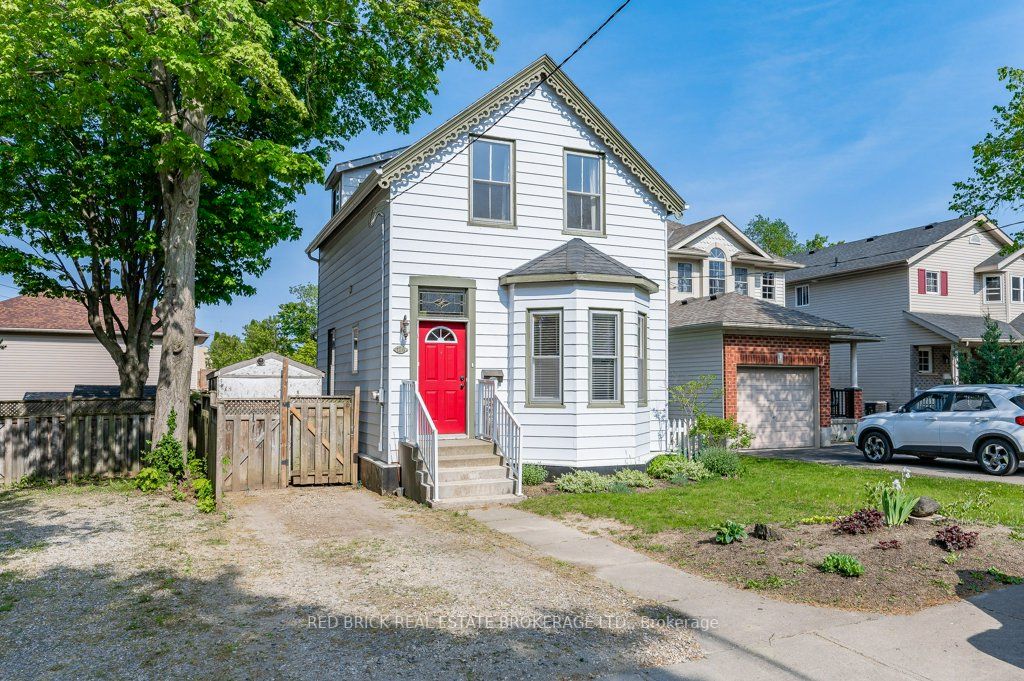 126 Victoria St N