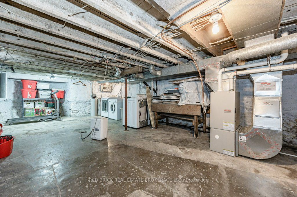 126 Victoria St N