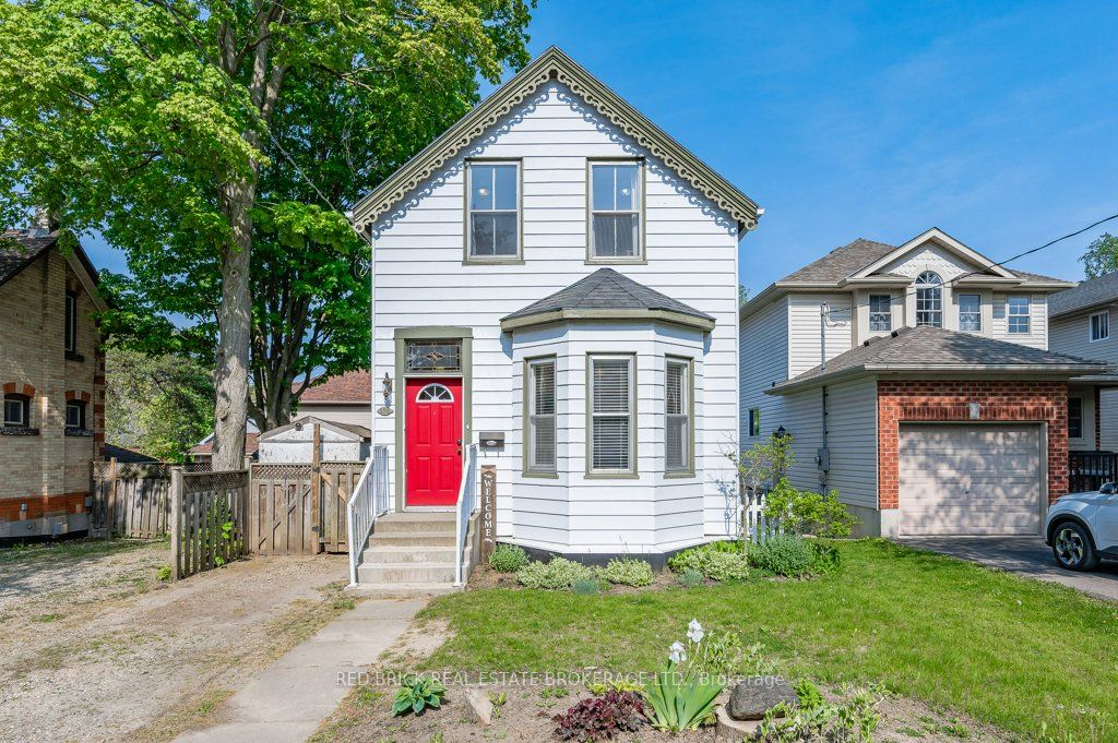 126 Victoria St N