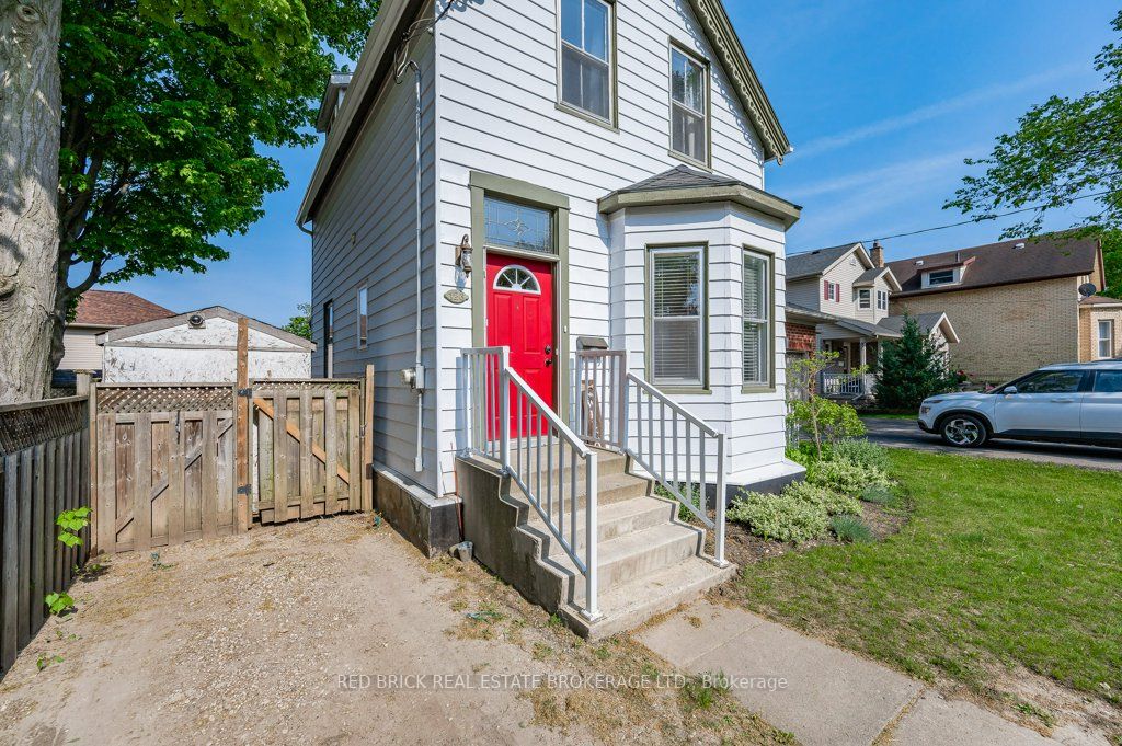126 Victoria St N