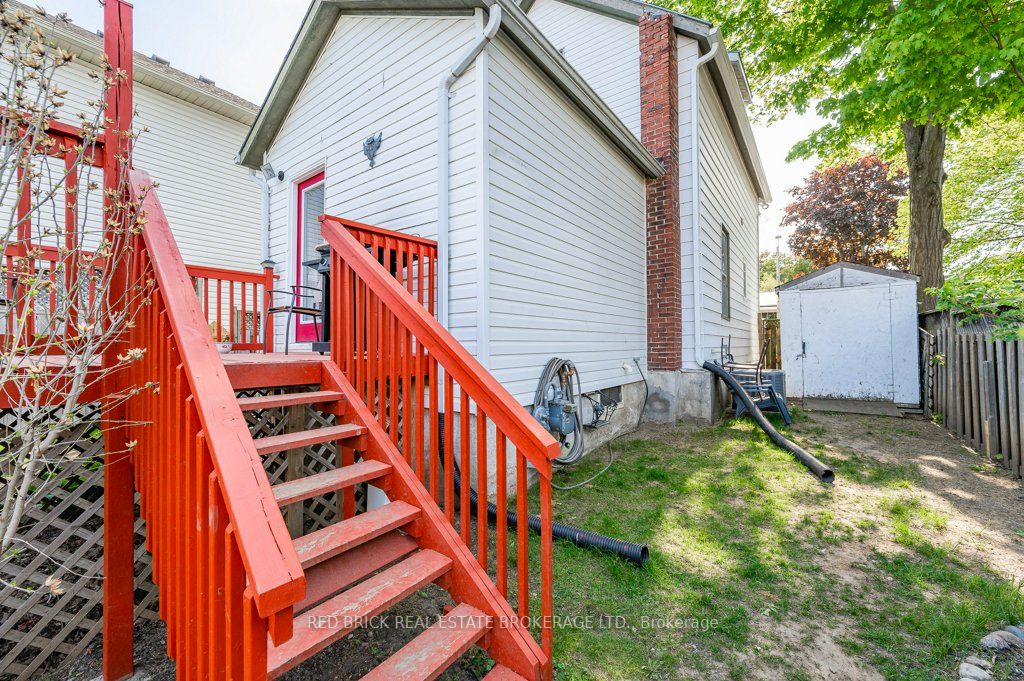 126 Victoria St N