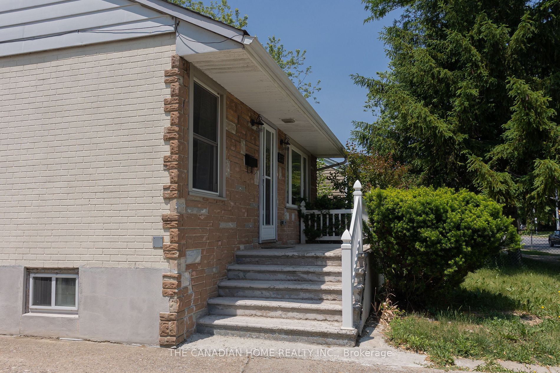 1127 CAMPBELL Avenue