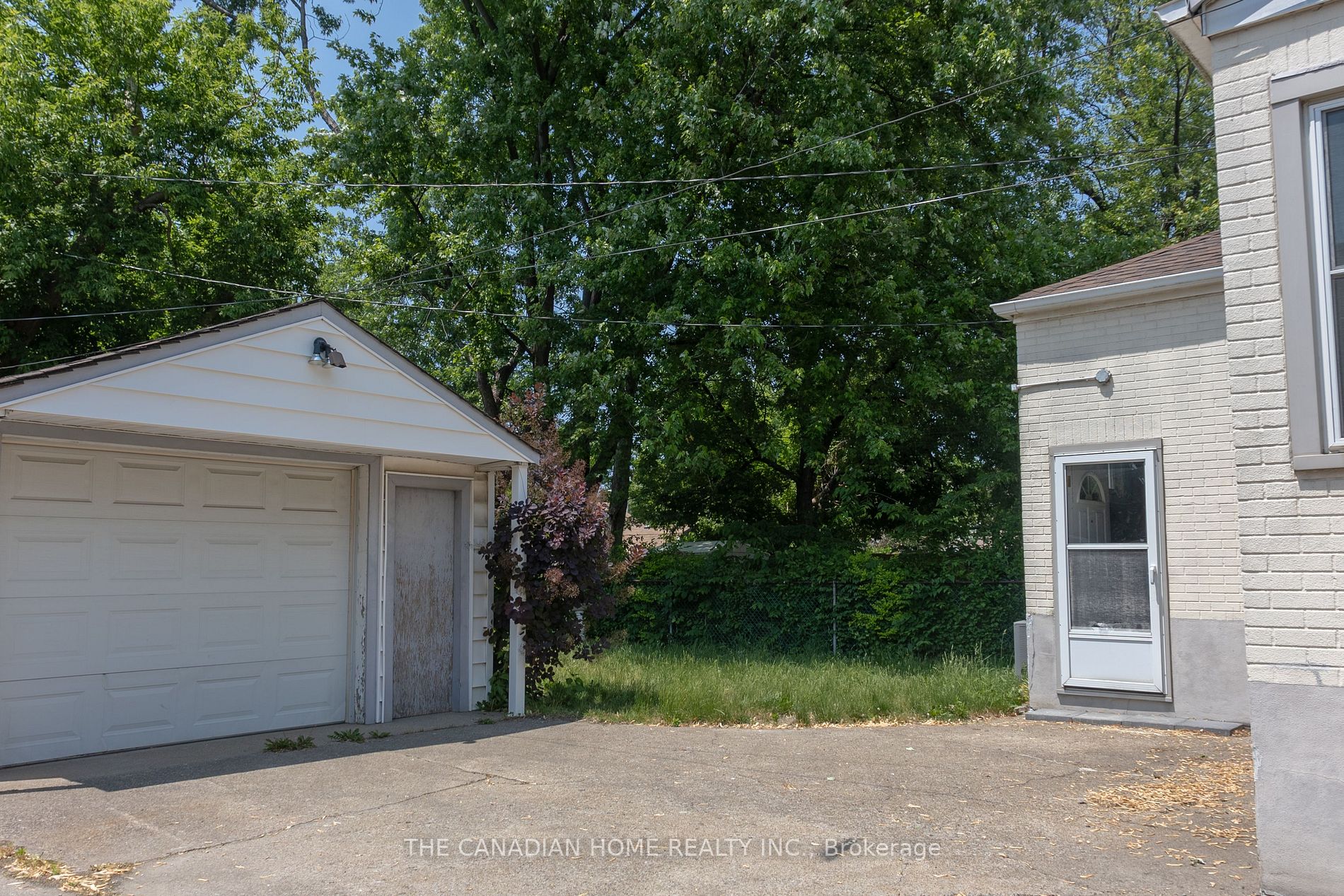 1127 CAMPBELL Avenue