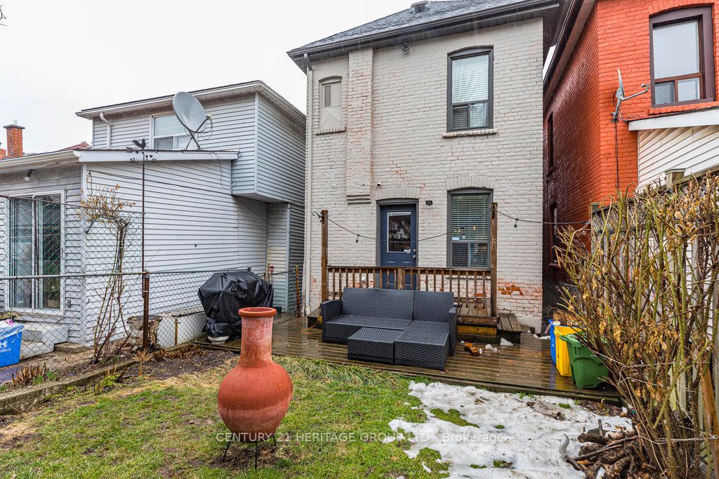 195 Caroline St N