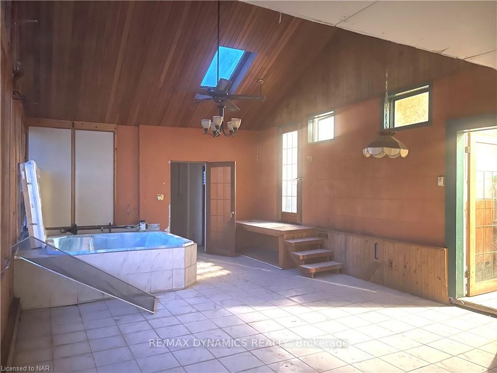 73 Jacobson Ave