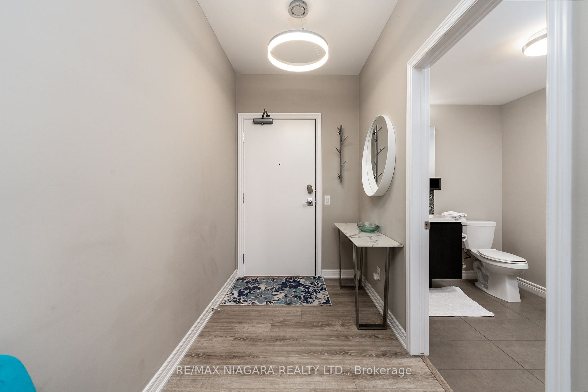 10 Esplanade Lane N, #404