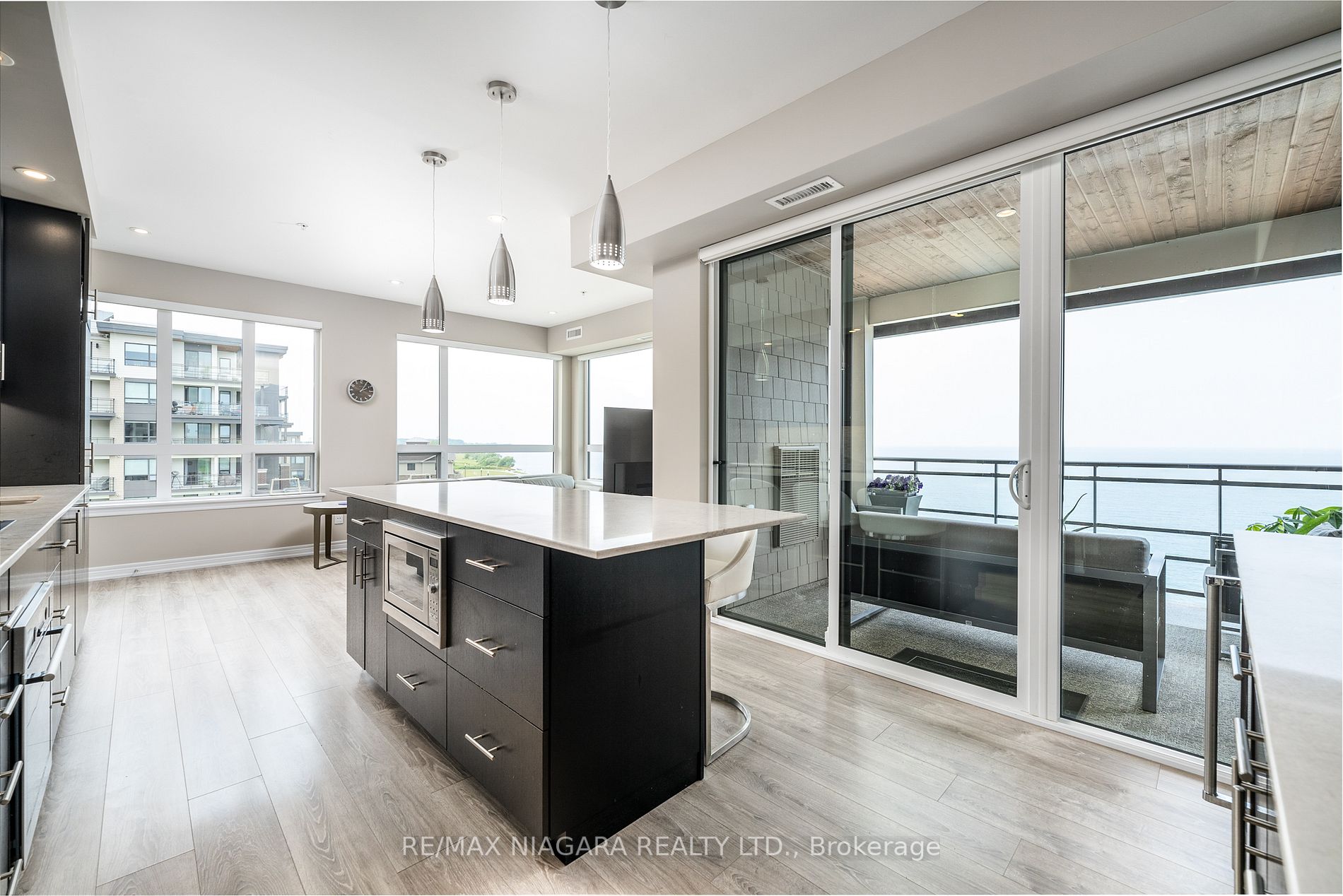 10 Esplanade Lane N, #404