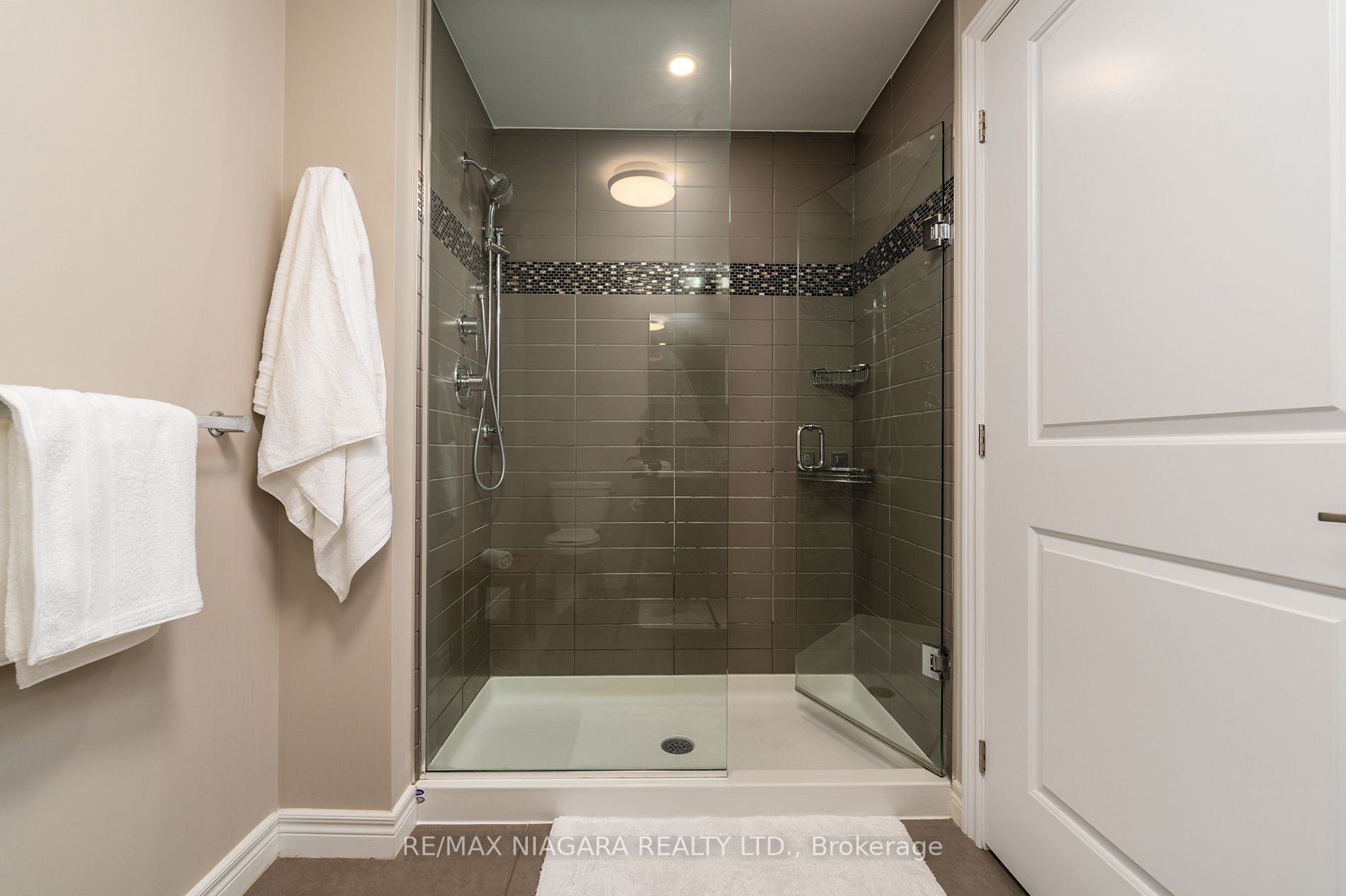 10 Esplanade Lane N, #404