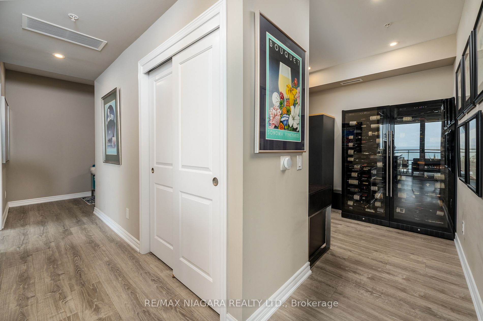 10 Esplanade Lane N, #404