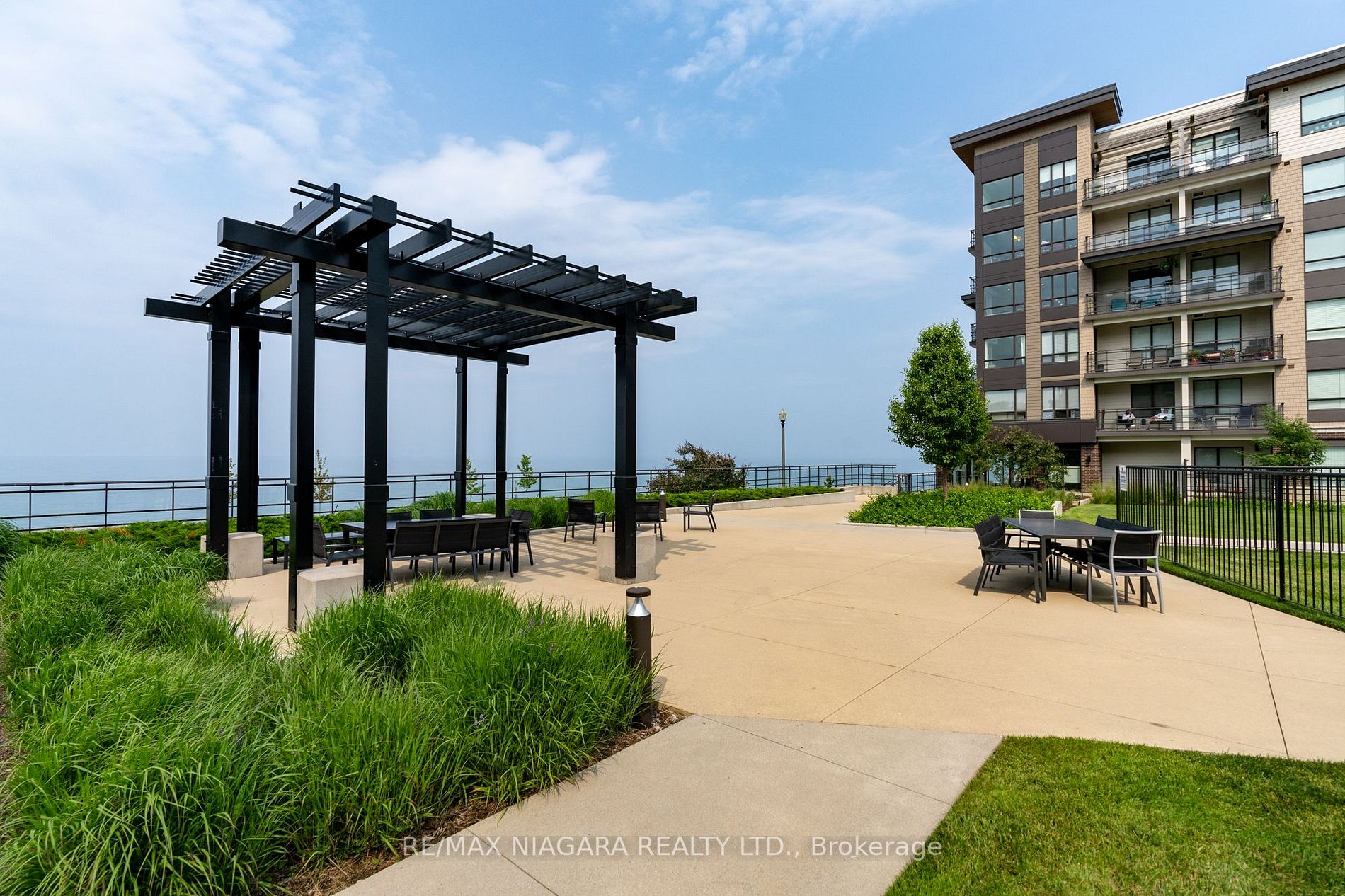 10 Esplanade Lane N, #404