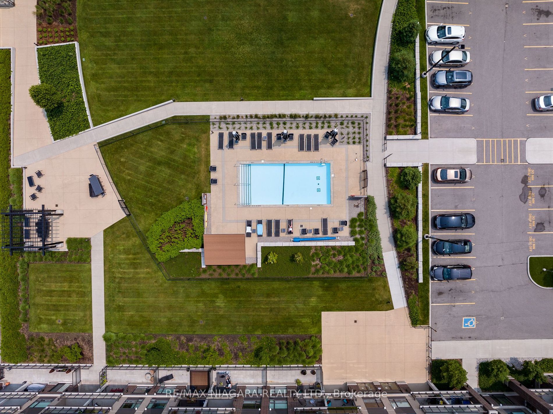 10 Esplanade Lane N, #404