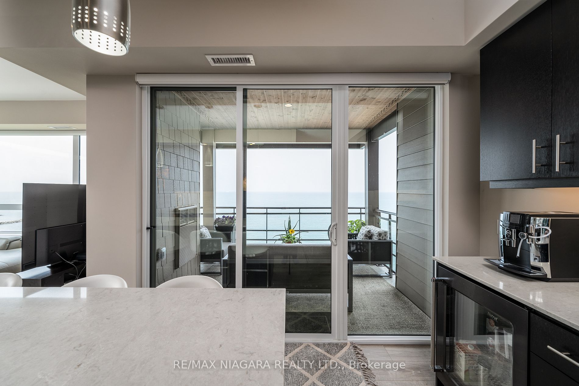 10 Esplanade Lane N, #404